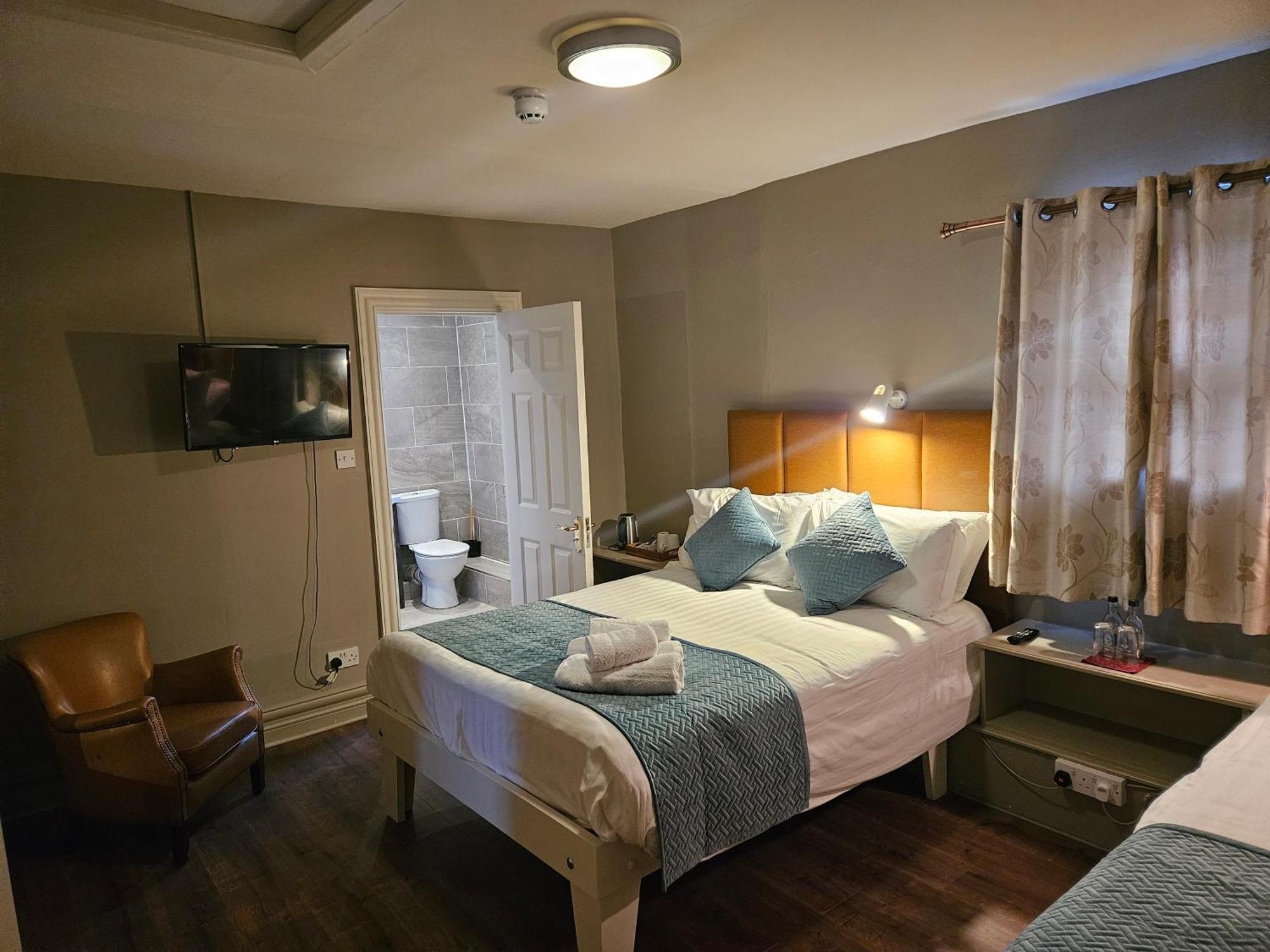 Bounty Bar Hotel Trim Kültér fotó